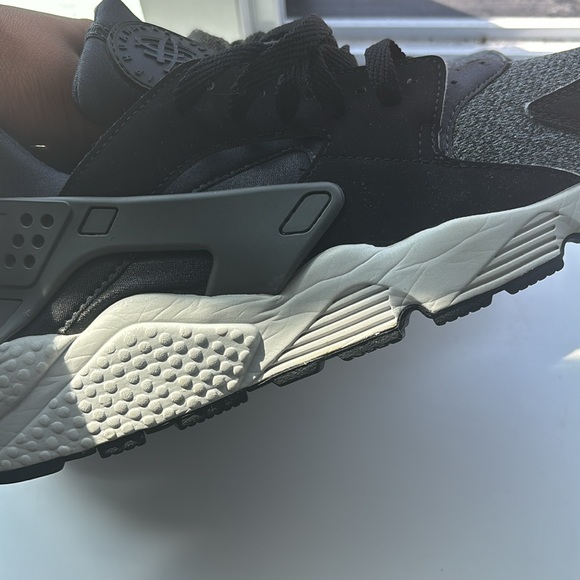 NIKE HURRAUCHE SNEAKERS - Picture 6 of 10